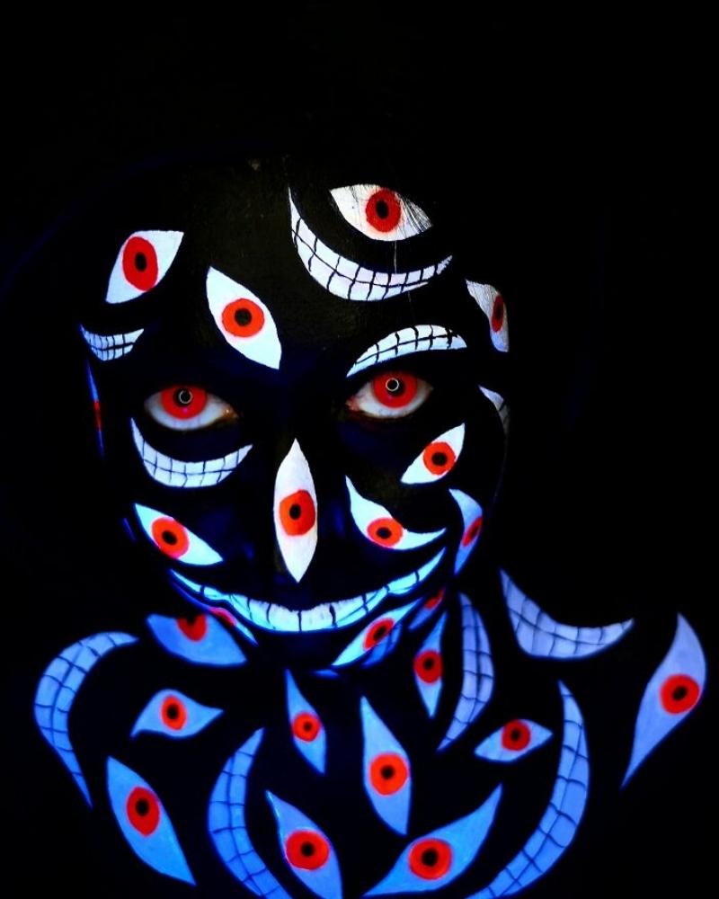 It might take a moment to realize which pair of eyes is real